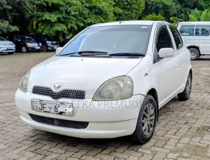 Toyota Vitz 2001 Car (Used)