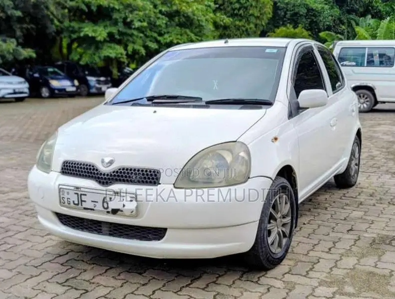 Toyota Vitz 2001 Car (Used)