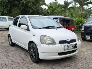 Toyota Vitz 2001 Car (Used)