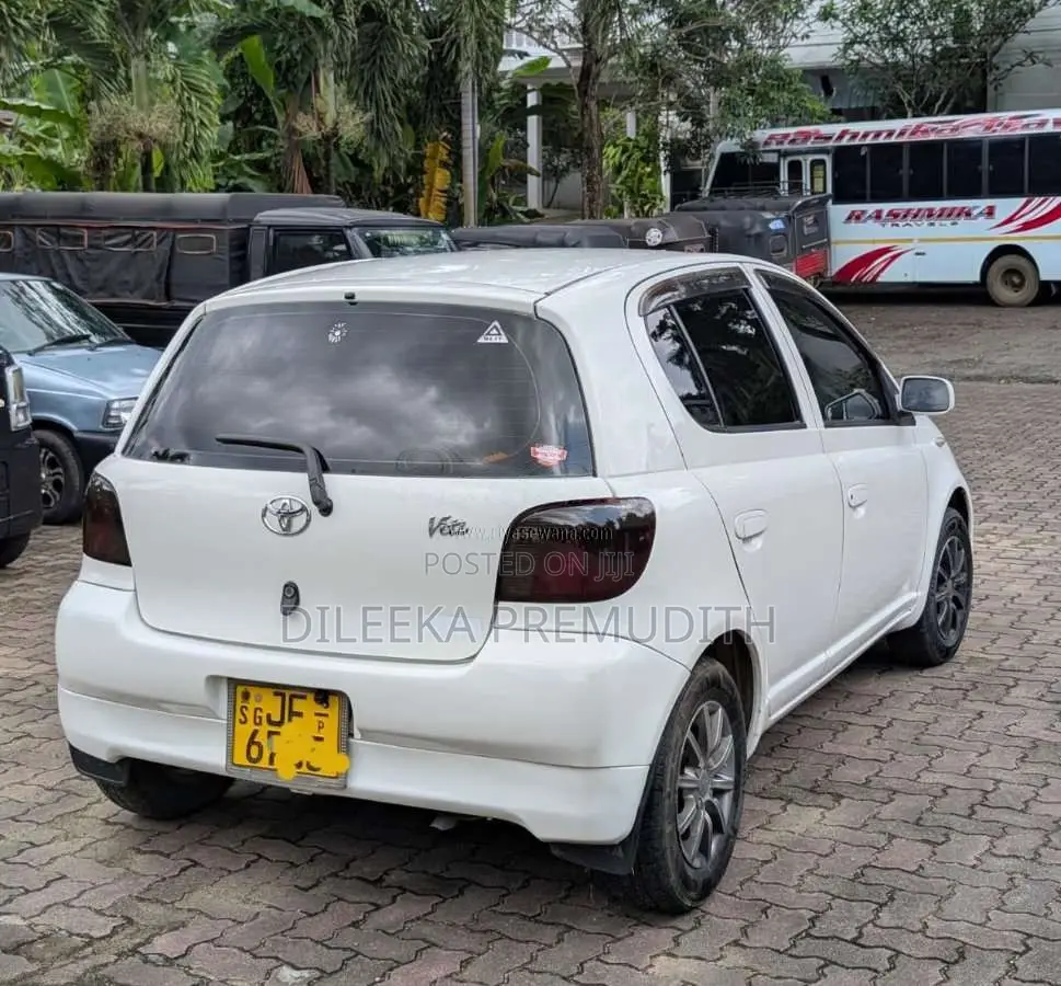 Toyota Vitz 2001 Car (Used)