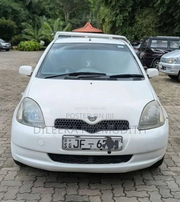 Toyota Vitz 2001 Car (Used)