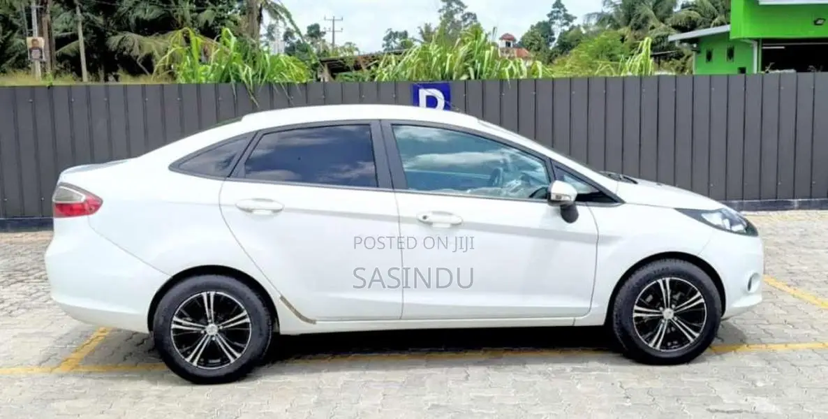 Ford Fiesta Sedan 2014 Car (Used)