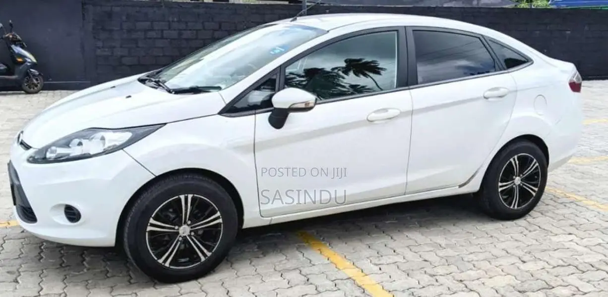 Ford Fiesta Sedan 2014 Car (Used)