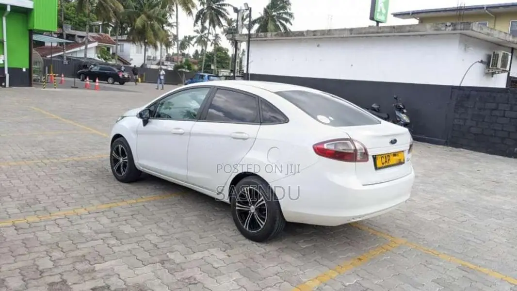Ford Fiesta Sedan 2014 Car (Used)