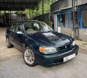 Toyota Corolla 110 SE Saloon 1999 Car (Used)
