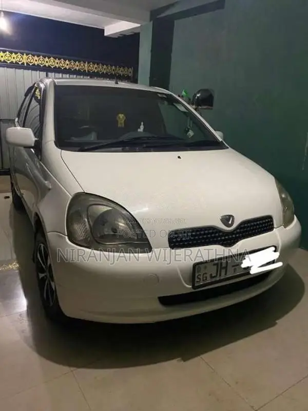 Toyota Vitz 2001 Car (Used)