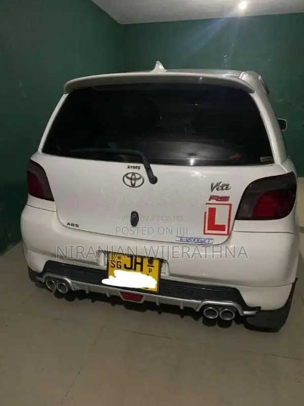 Toyota Vitz 2001 Car (Used)