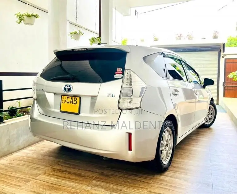 Toyota Prius 2014 Car (Used)