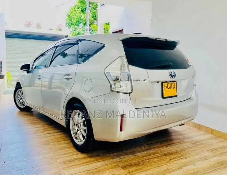 Toyota Prius 2014 Car (Used)