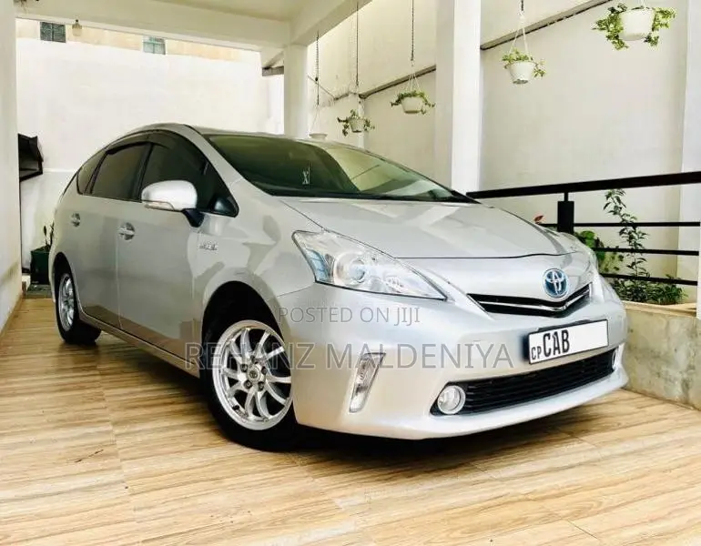 Toyota Prius 2014 Car (Used)