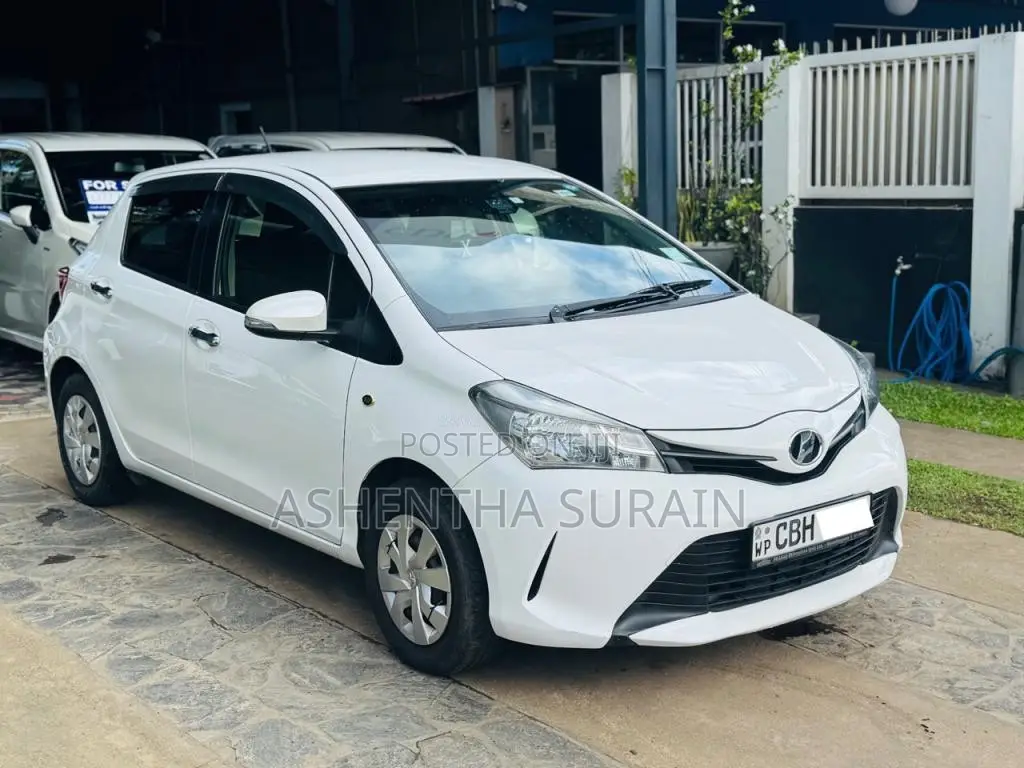 Toyota Vitz 2016 Car (Used)