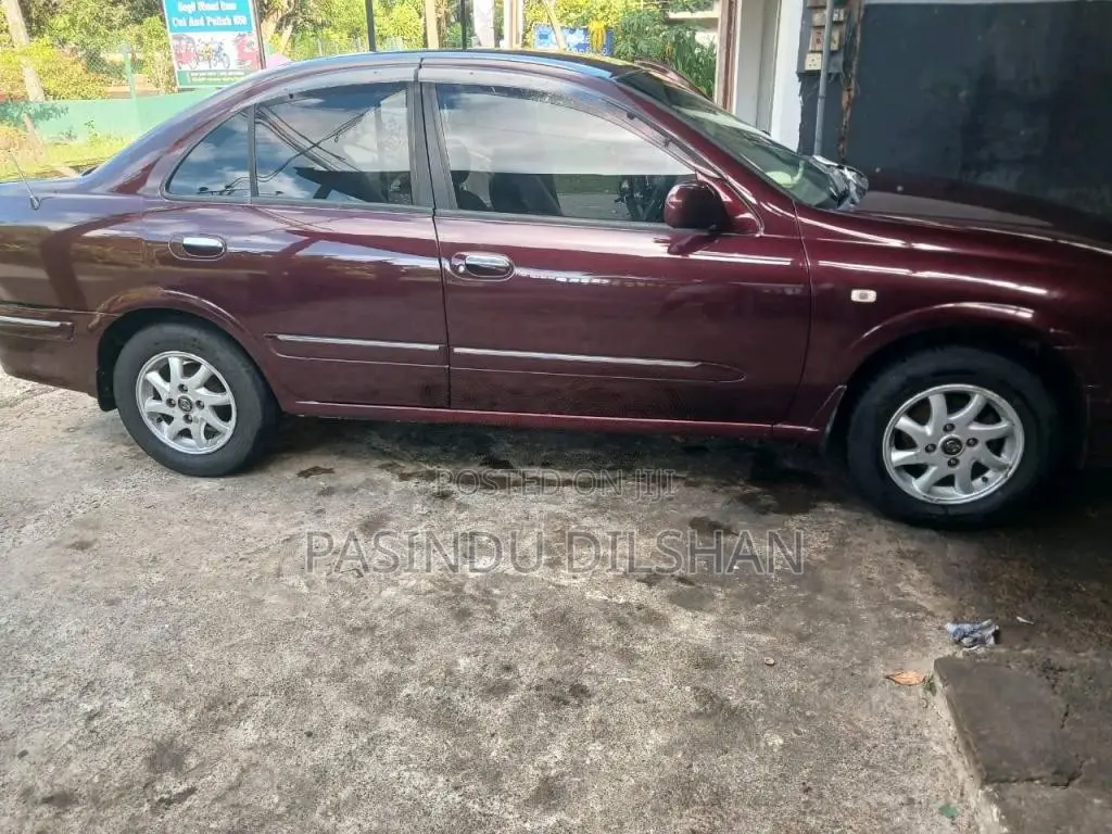 Nissan Saloon 2004 Car (Used)