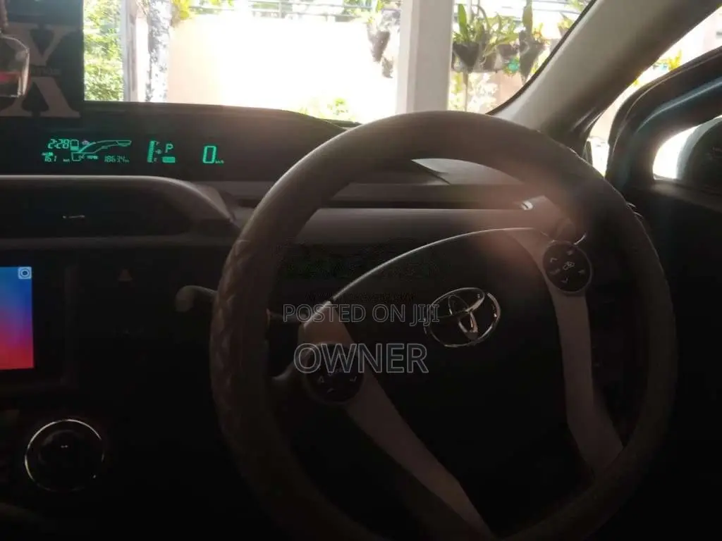 Toyota Aqua 2013 Car (Used)
