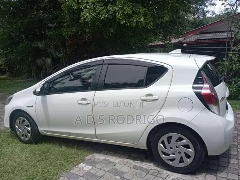 Toyota Aqua 2015 Car (Used)