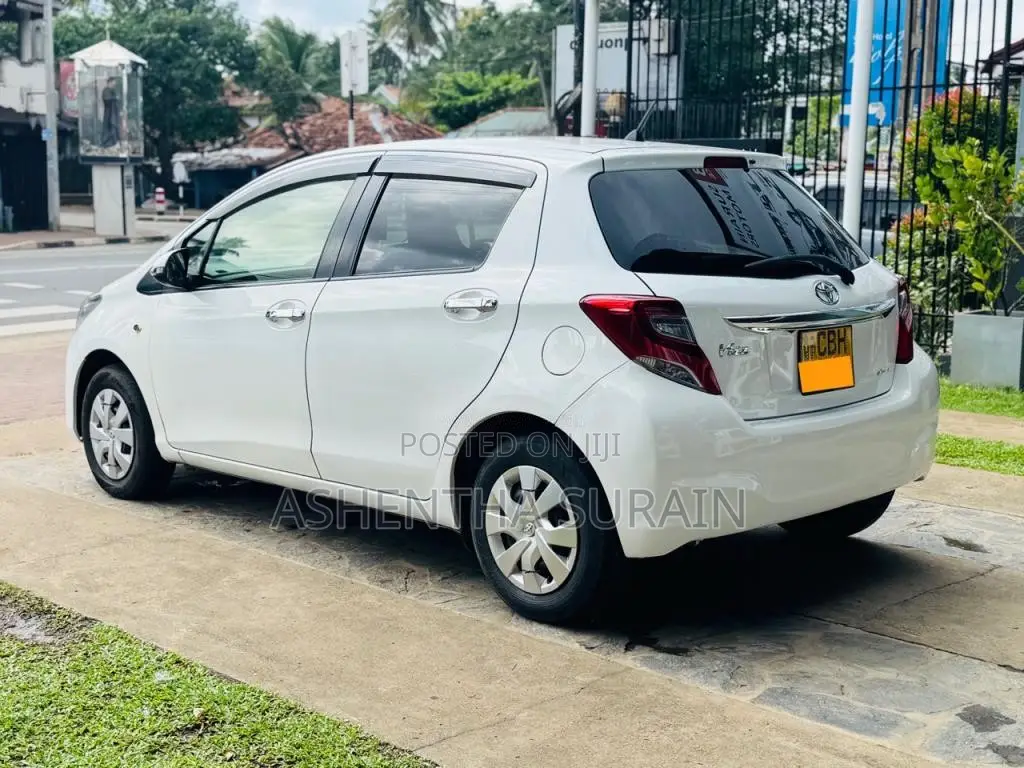 Toyota Vitz 2016 Car (Used)