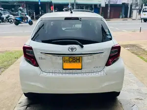 Toyota Vitz 2016 Car (Used)