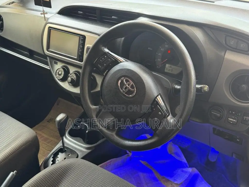 Toyota Vitz 2016 Car (Used)