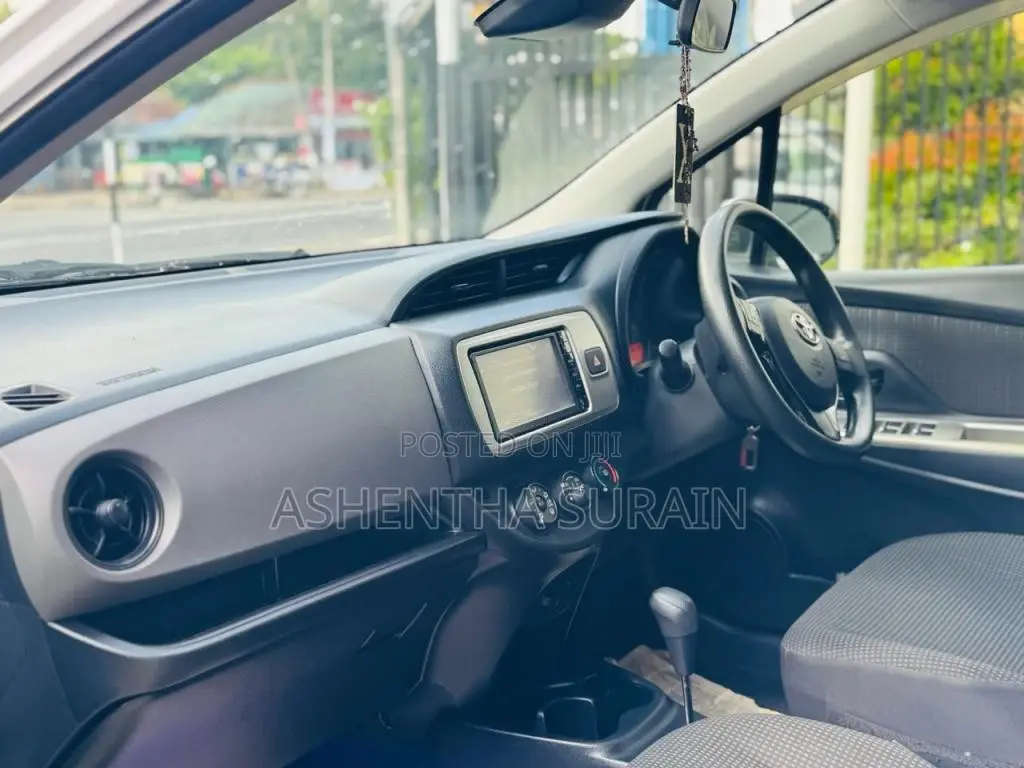 Toyota Vitz 2016 Car (Used)
