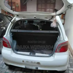 Toyota Vitz 2000 Car (Used)
