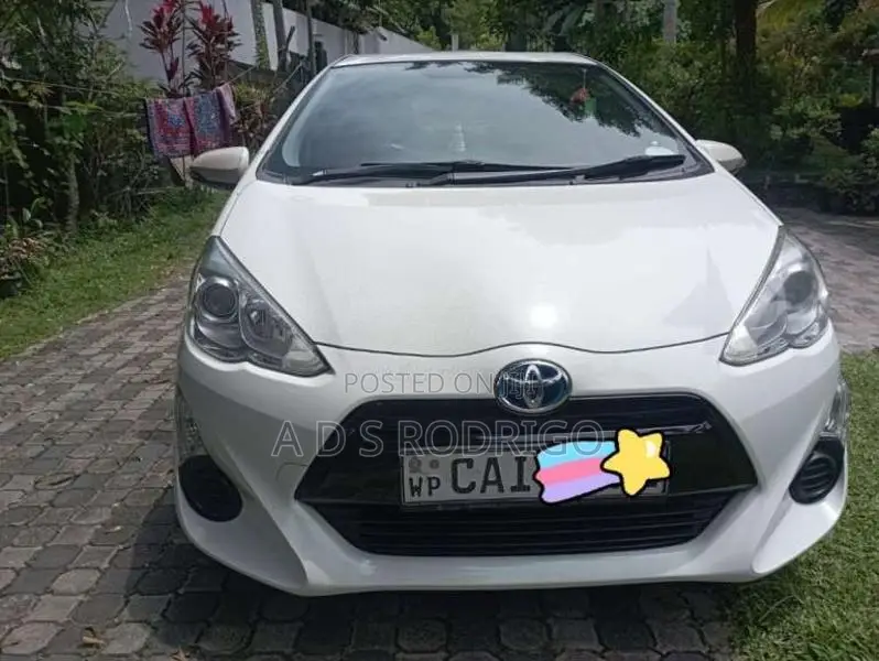 Toyota Aqua 2015 Car (Used)