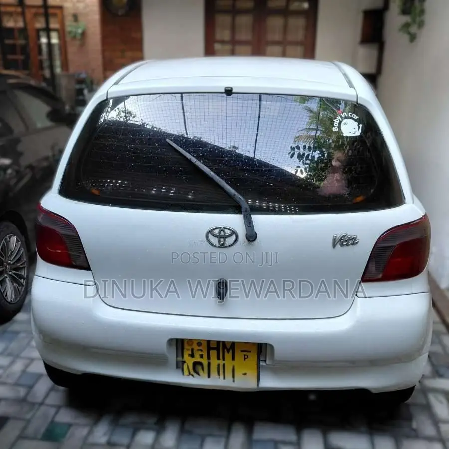 Toyota Vitz 2000 Car (Used)