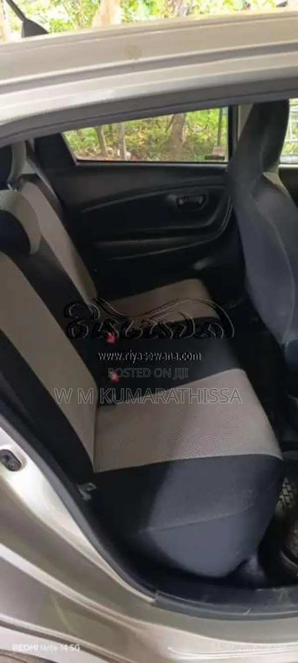 Toyota Vitz 2016 Car (Used)