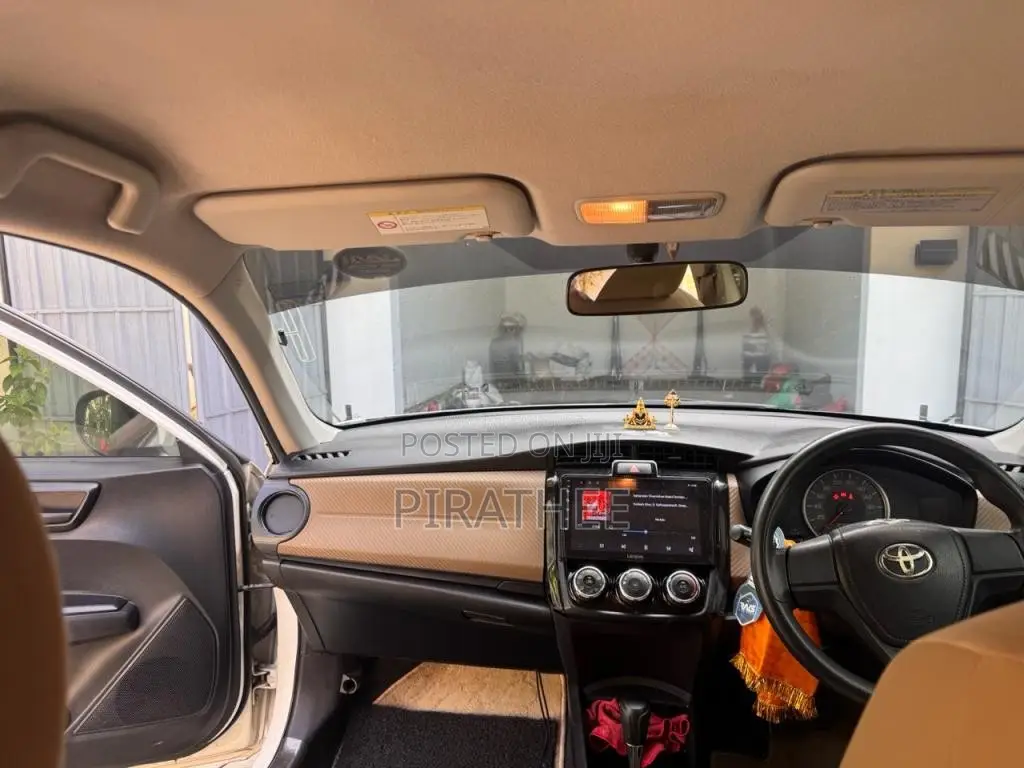 Toyota Axio 2013 Car (Used)