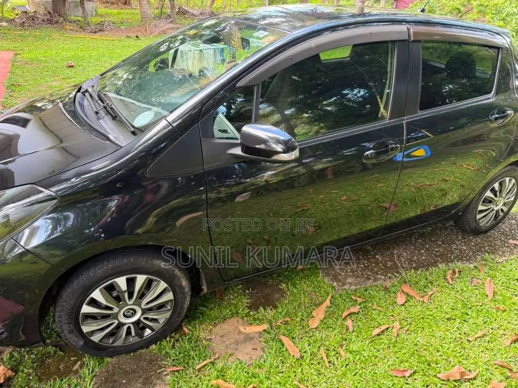 Toyota Vitz 2017 Car (Used)
