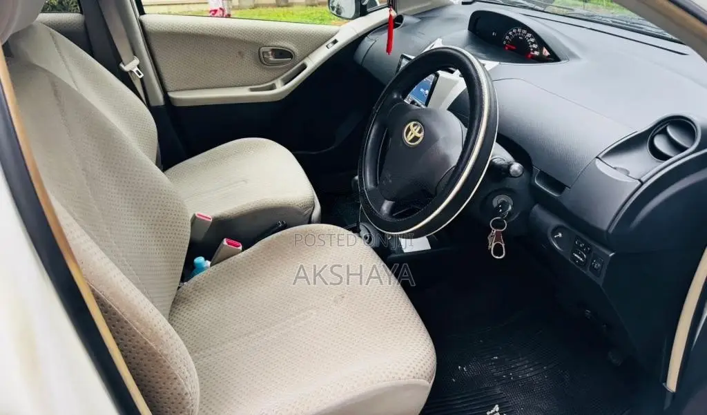 Toyota Vitz 2007 Car (Used)