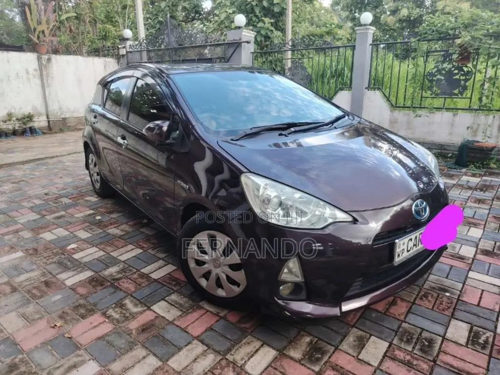 Toyota Aqua 2014 Car (Used)