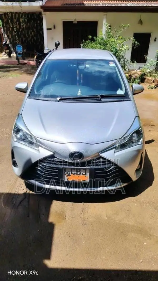 Toyota Vitz 2017 Car (Used)