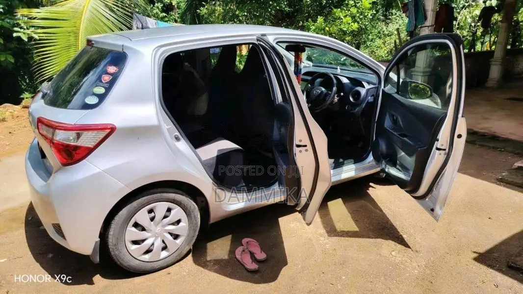 Toyota Vitz 2017 Car (Used)