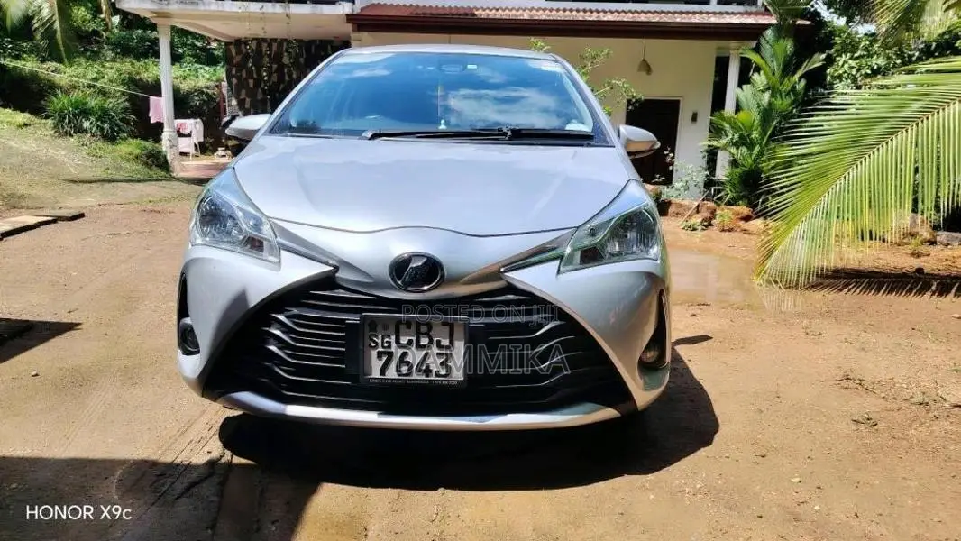 Toyota Vitz 2017 Car (Used)