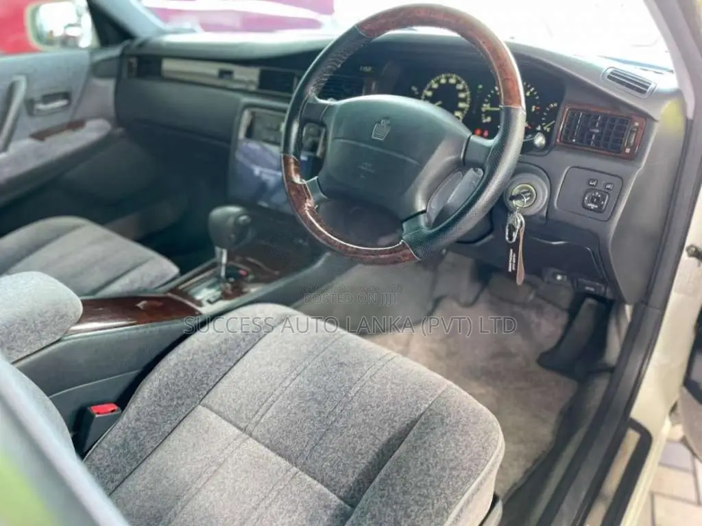 Toyota Crown 1998 Car (Used)
