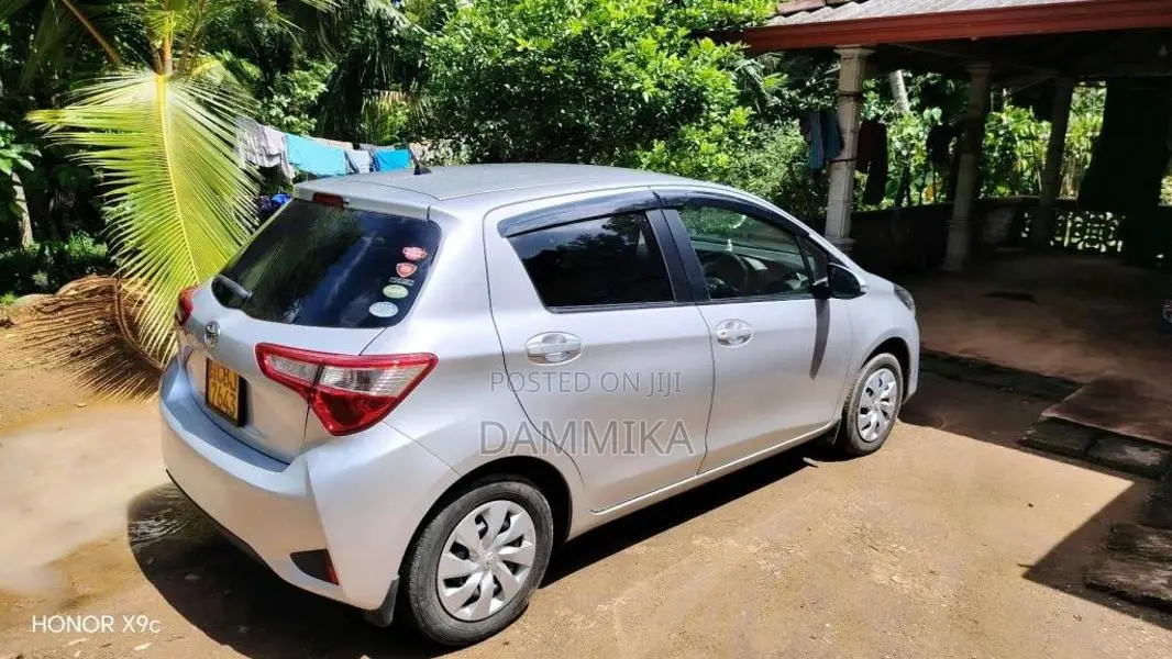 Toyota Vitz 2017 Car (Used)