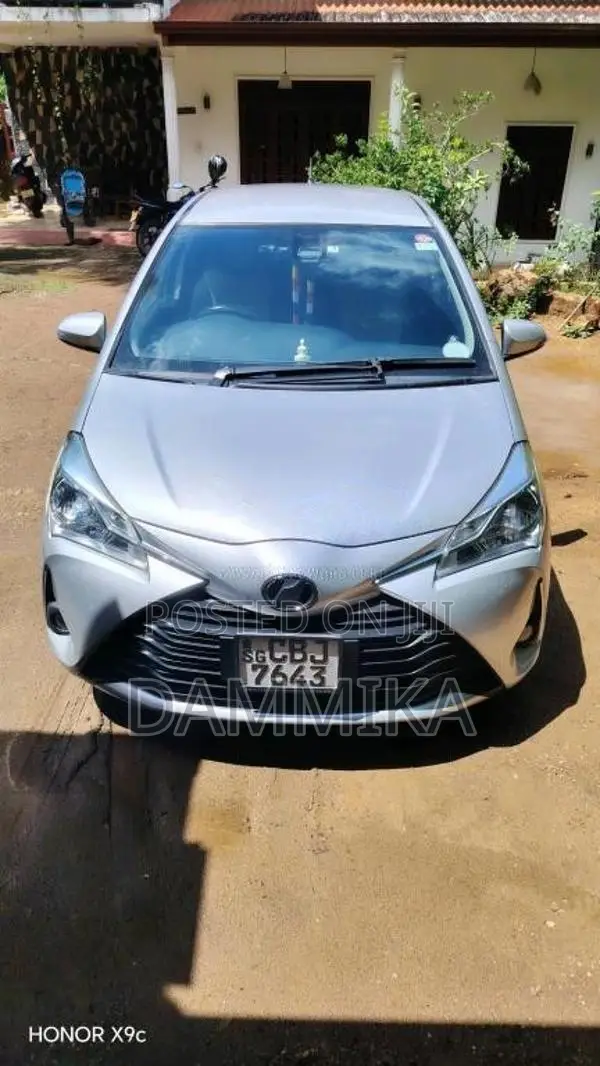 Toyota Vitz 2017 Car (Used)