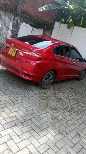 Honda Grace 2017 Car (Used)