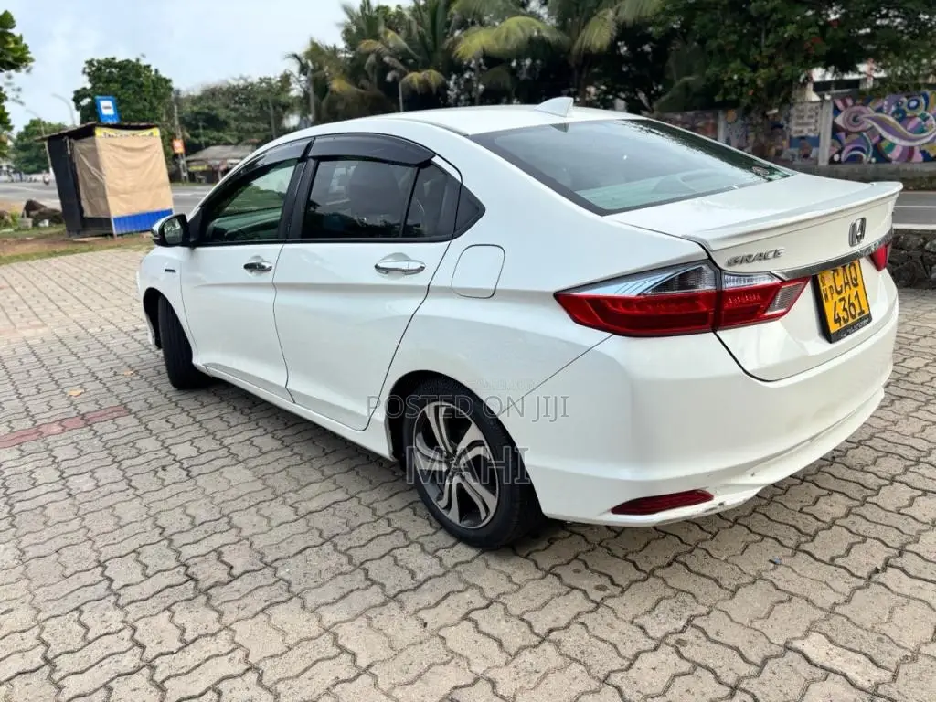 Honda Grace 2016 Car (Used)