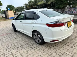 Honda Grace 2016 Car (Used)