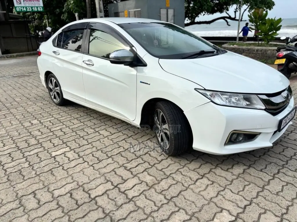 Honda Grace 2016 Car (Used)
