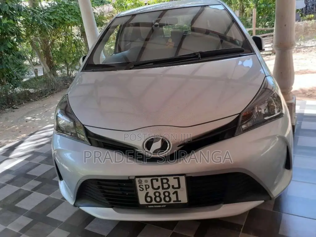 Toyota Vitz 2016 Car (Used)