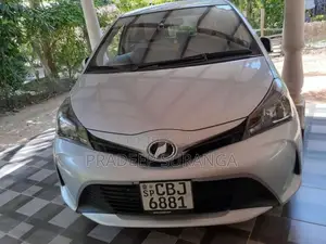 Toyota Vitz 2016 Car (Used)