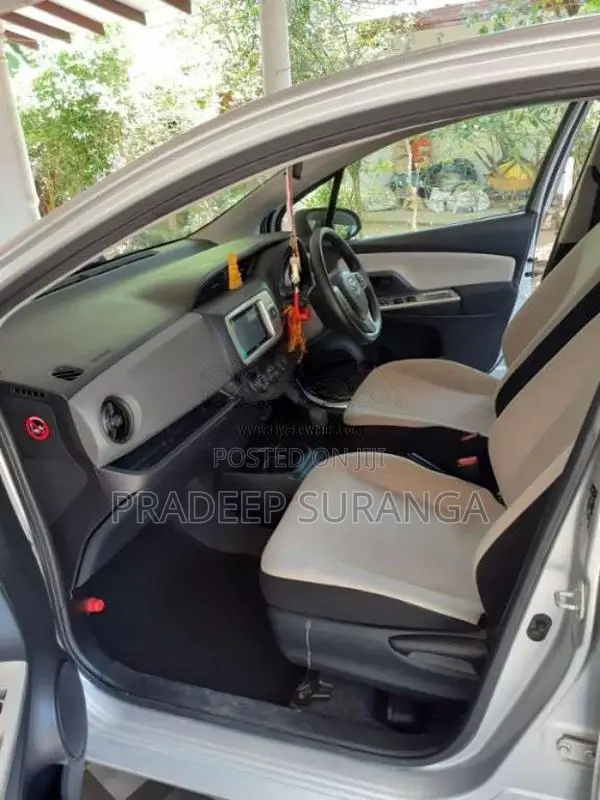 Toyota Vitz 2016 Car (Used)