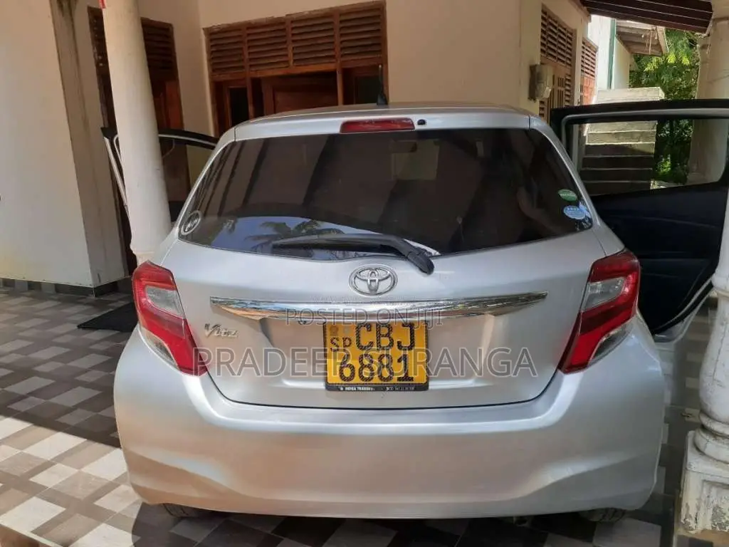 Toyota Vitz 2016 Car (Used)