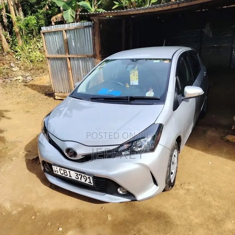 Toyota Vitz 2015 Car (Used)