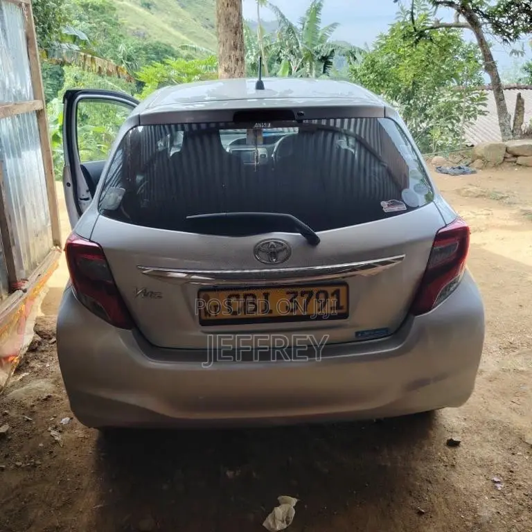 Toyota Vitz 2015 Car (Used)