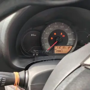 Toyota Vitz 2015 Car (Used)