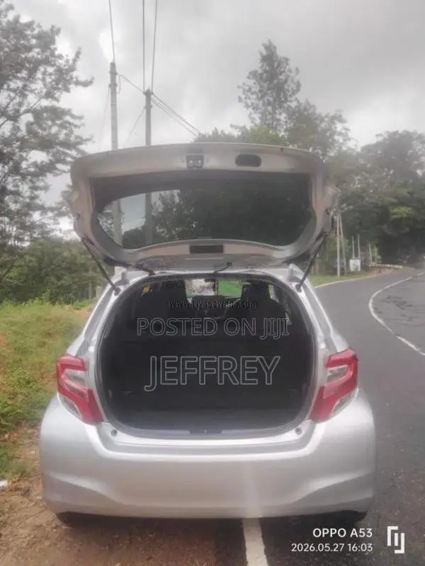 Toyota Vitz 2015 Car (Used)