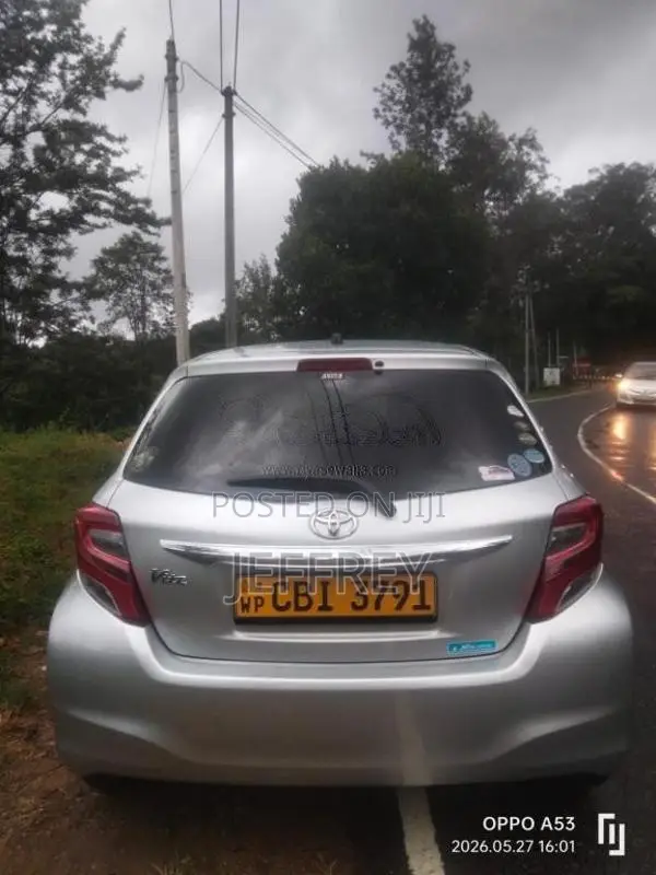 Toyota Vitz 2015 Car (Used)