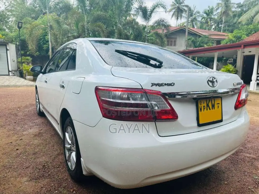 Toyota Premio 2013 Car (Used)